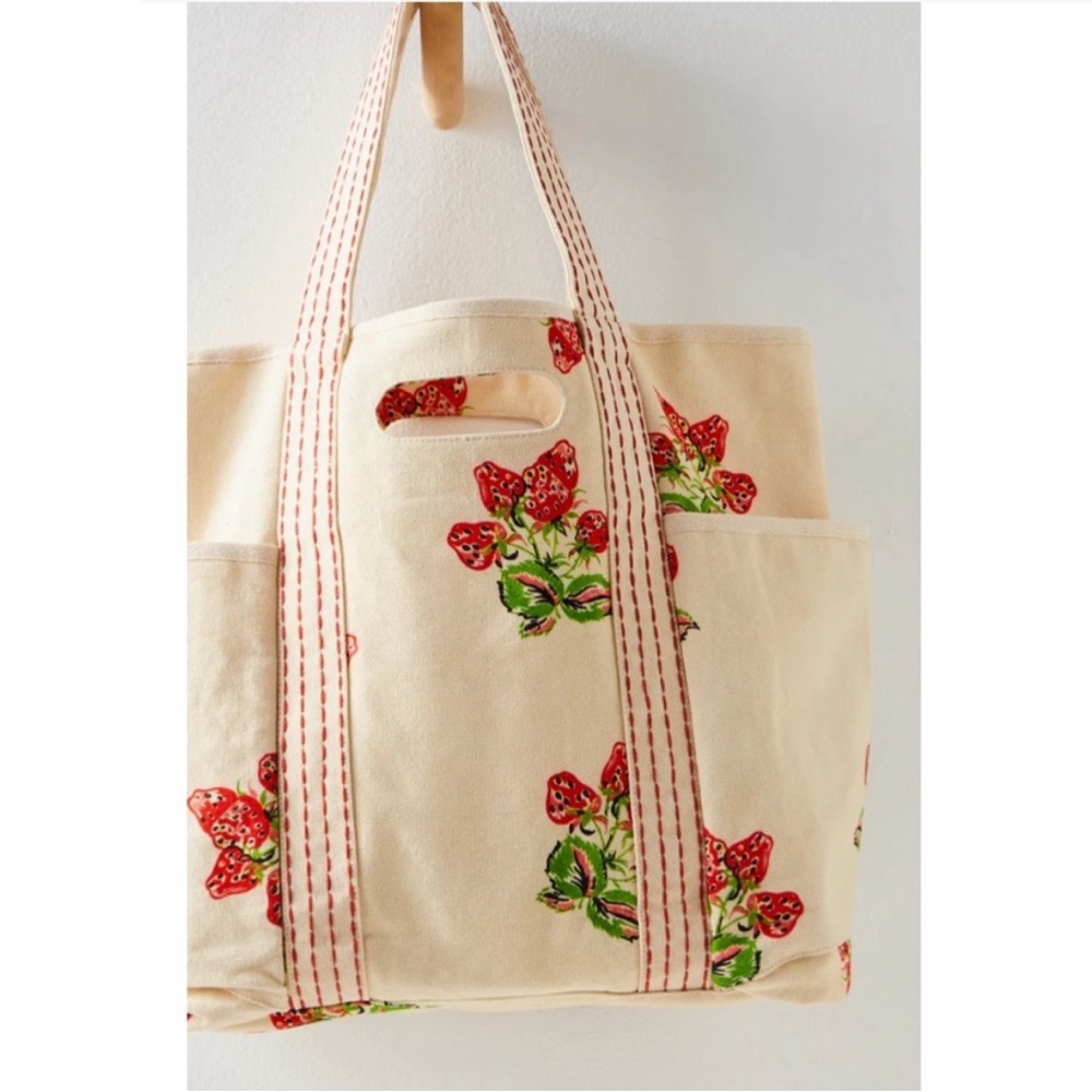 Free People Caravan Tote Strawberry - Picture 3 of 9